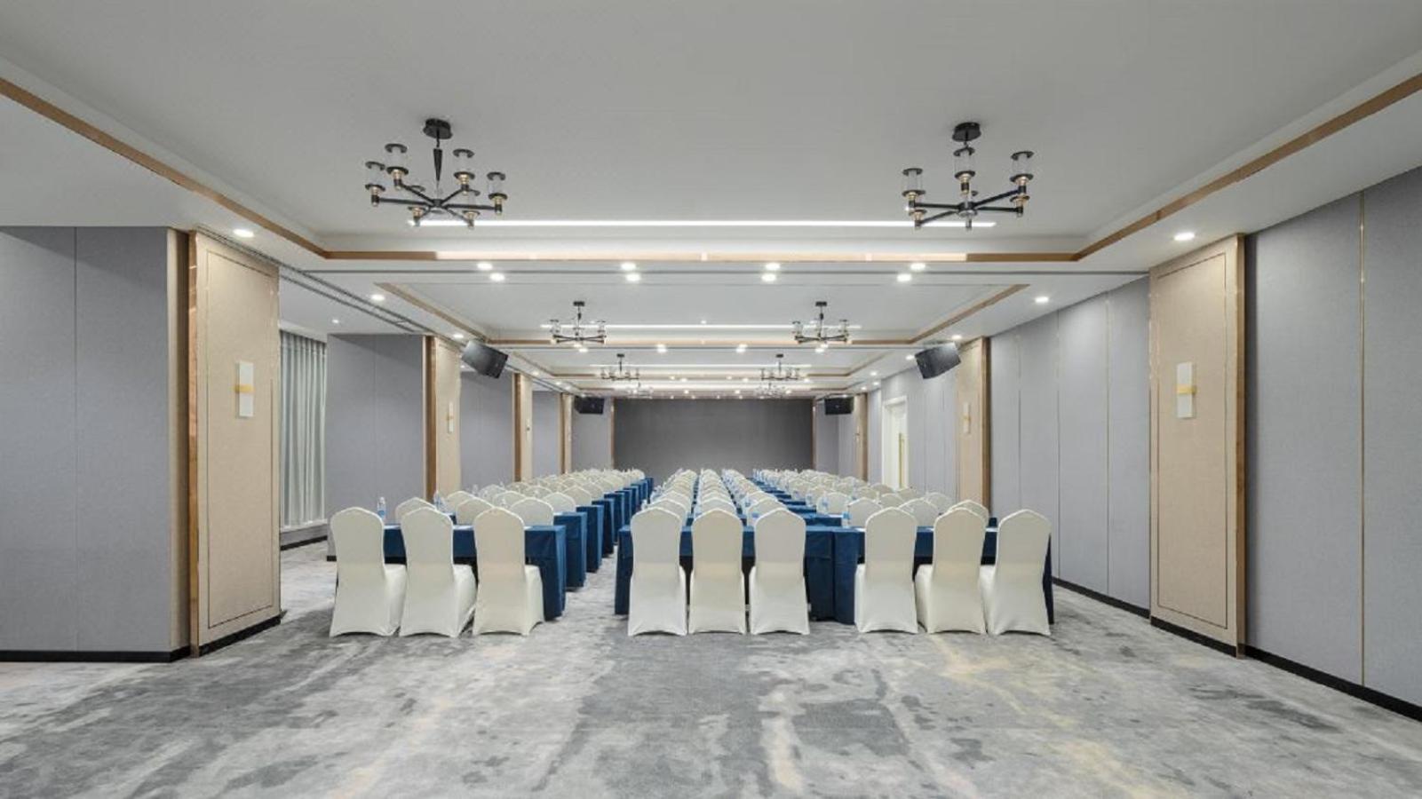 Отель Fairfield By Marriott Xi'An North Station Экстерьер фото